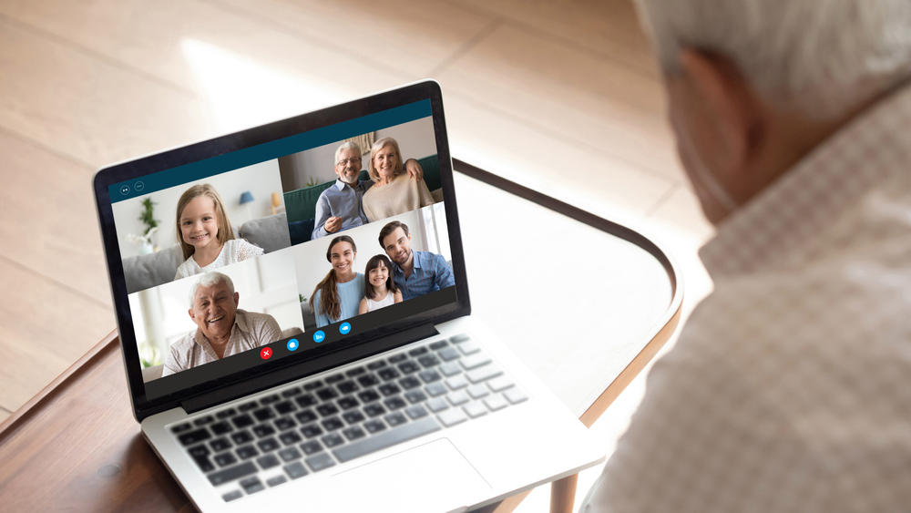 shutterstock 1723771648 Wifi senior Screen Services