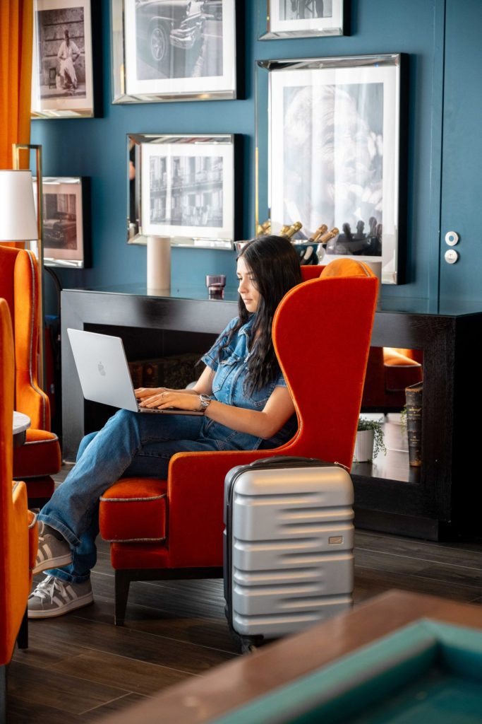 Cliente utilisant le Wifi de l'hôtel